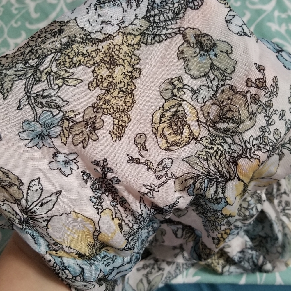 Cute Floral Scarf - Picture 3 of 3